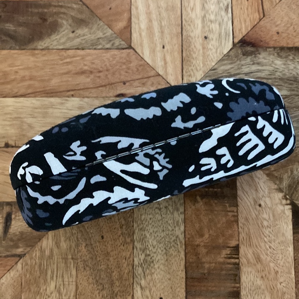 Vera Bradley case - Picture 4 of 5